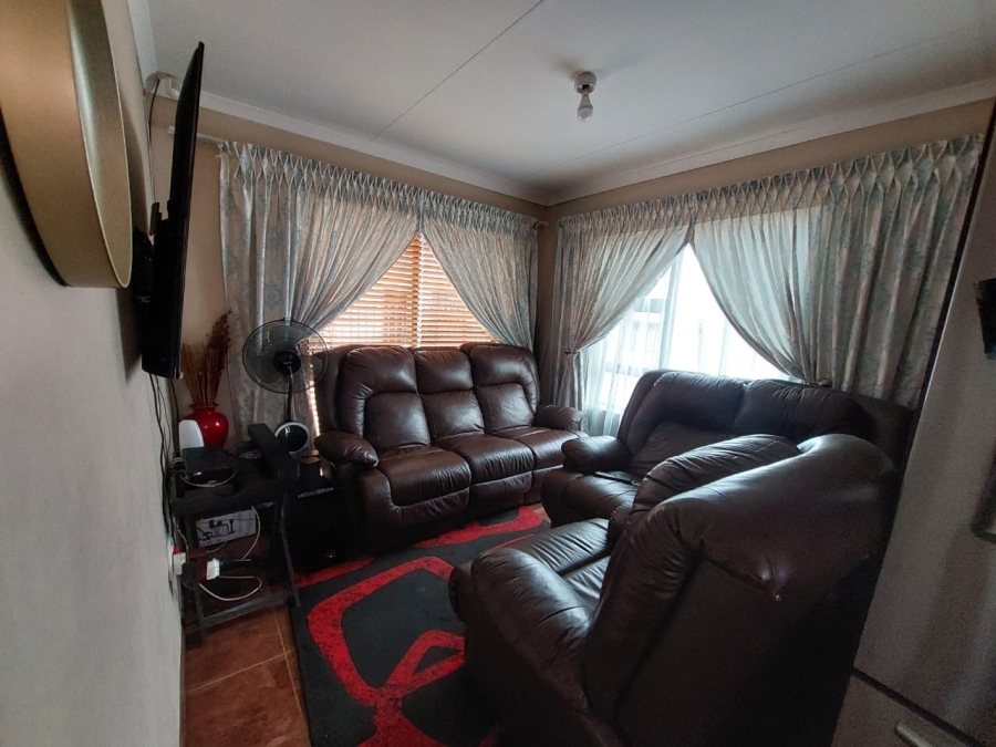 To Let 3 Bedroom Property for Rent in Vista Park Free State